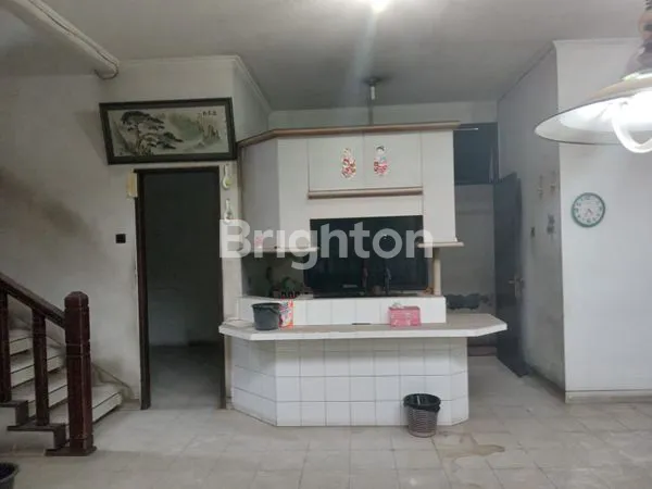 image RUMAH TUA 2 LANTAI HITUNG TANAH JARANG ADA (5)