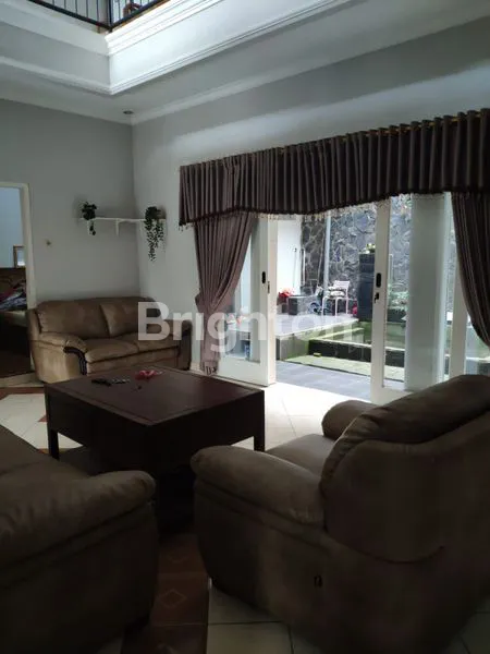 image RUMAH KOKOH 2 LANTAI DI TENGAH KOTA (2)