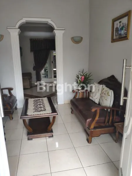 image RUMAH KOKOH 2 LANTAI DI TENGAH KOTA (3)