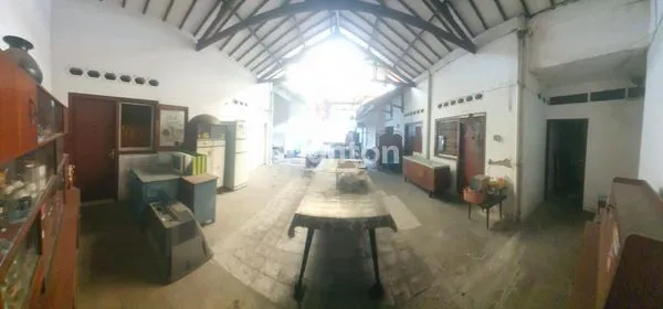 image RUMAH TUA HANYA HITUNG TANAH LOKASI STRATEGIS (3)