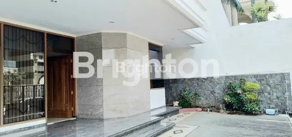 image RUMAH MEWAH 2LANTAI LUAS DEKAT IDJEN BAULEVARD MALANG (2)