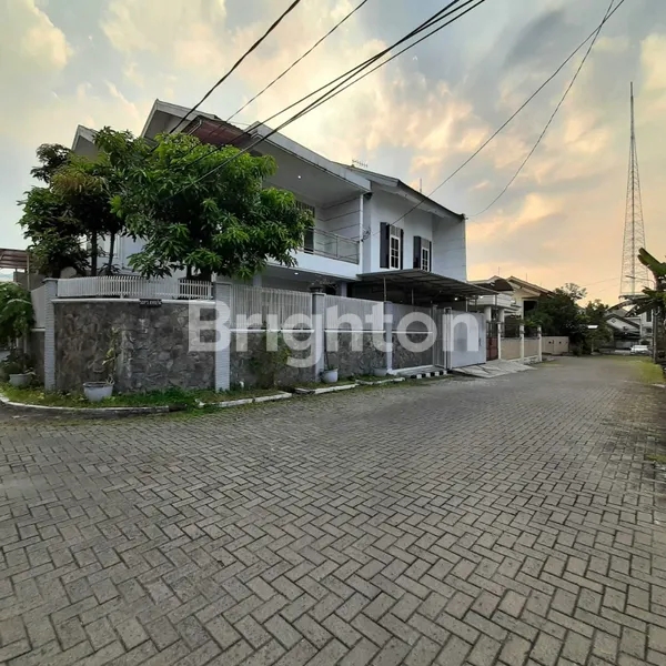 image RUMAH SDPS SIMPANG DARMO PERMAI SELATAN (SHM) POSISI HOEK - SURABAYA BARAT (2)