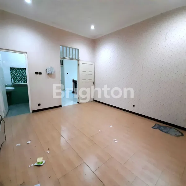 image RUMAH SDPS SIMPANG DARMO PERMAI SELATAN (SHM) POSISI HOEK - SURABAYA BARAT (4)