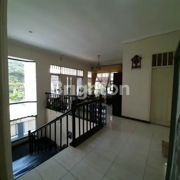image RUMAH SDPS SIMPANG DARMO PERMAI SELATAN (SHM) POSISI HOEK - SURABAYA BARAT (5)