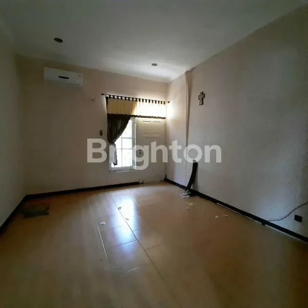 image RUMAH SDPS SIMPANG DARMO PERMAI SELATAN (SHM) POSISI HOEK - SURABAYA BARAT (7)