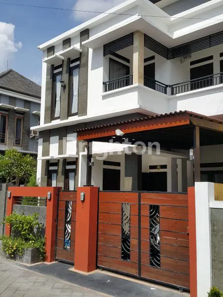 image RUMAH MODERN TROPIS MINIMALIS DI LOKASI STRATEGIS (1)
