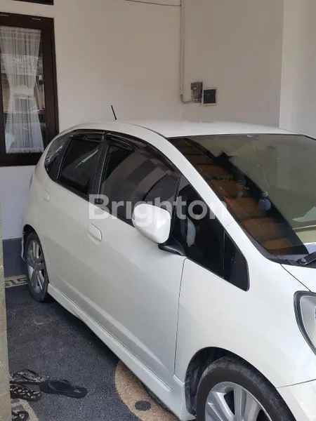 image RUMAH MODERN TROPIS MINIMALIS DI LOKASI STRATEGIS (8)