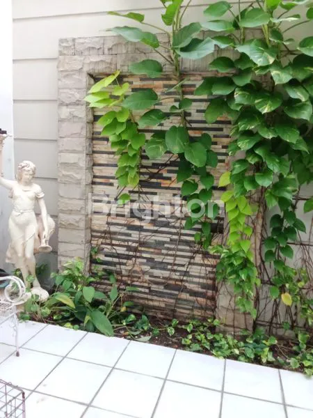 image DIJUAL CEPAT BU, RUMAH 2 LANTAI BAGUS DI PUTAT INDAH SURABAYA  (2)