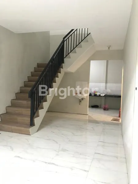 image RUMAH SIMO RUKUN TENGAH KOTA BARU RENOVASI 2 LANTAI DEKAT TOLL BANYU URIP (2)