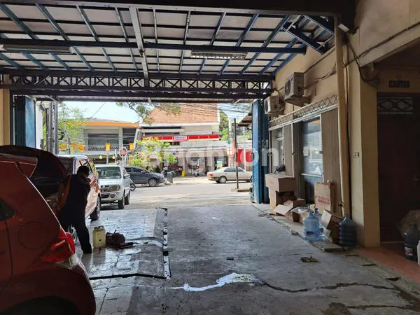 RUMAH DAN BENGKEL PINGGIR JALAN RAYA RAMAI TENGAH KOTA SEMARANG