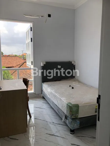 image RUMAH MINIMALIS 2 LANTAI  DI AREA PERUMAHAN DI JALAN GUNUNG SALAK (3)