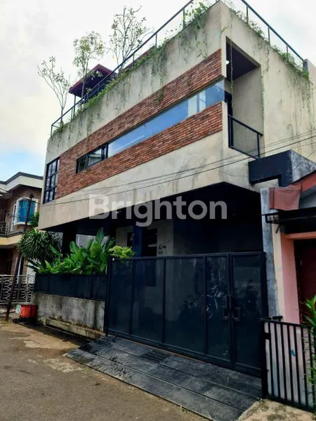 image RUMAH INDUSTRIAL DENGAN ROOFTOP DI KELAPA DUA TANGERANG (2)