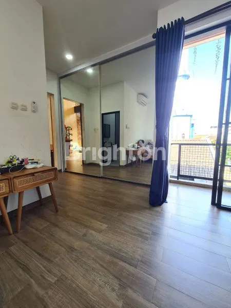 image RUMAH INDUSTRIAL DENGAN ROOFTOP DI KELAPA DUA TANGERANG (7)