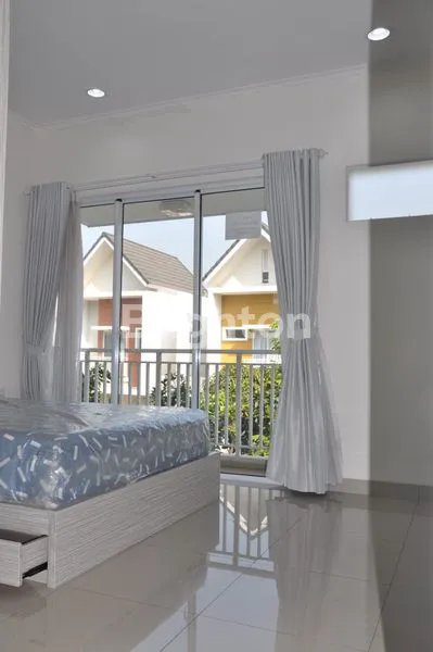 image RUMAH FURNISHED SIAP HUNI APIK DI KLASTER UNGGULAN DI SUMMARECON BANDUNG (5)