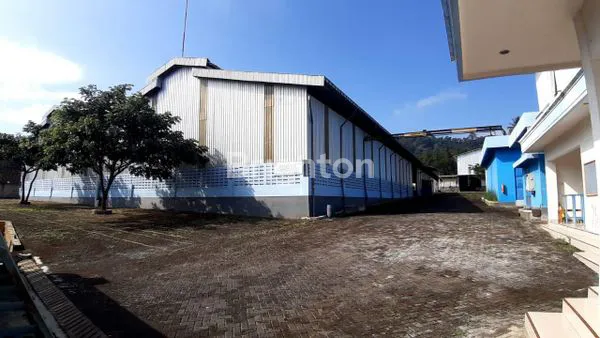 GUDANG EX PABRIK SIAP PAKAI DI DAERAH JEMBER ROW MUAT TRUK BESAR