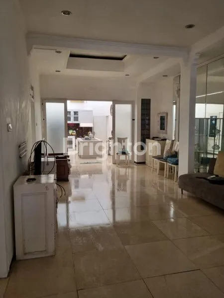 image RUMAH 2 LANTAI LOKASI STRATEGIS DARMO BARU BARAT (2)