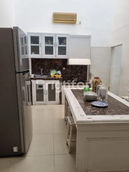 image RUMAH 2 LANTAI LOKASI STRATEGIS DARMO BARU BARAT (5)