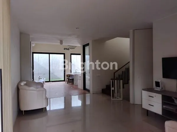 image RUMAH MEWAH CLUSTER ELITE DI CITRALAND SEMARANG (4)