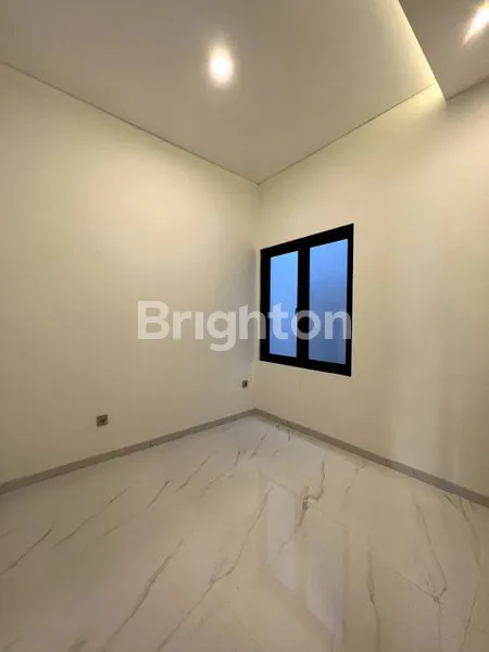 image RUMAH BARU 3LT DI RAYA DUKUH KUPANG TIMUR 1, SURABAYA BARAT (7)
