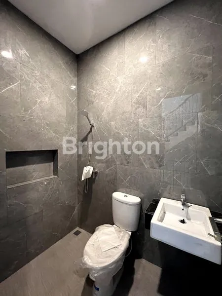 image RUMAH BARU 3LT DI RAYA DUKUH KUPANG TIMUR 1, SURABAYA BARAT (8)