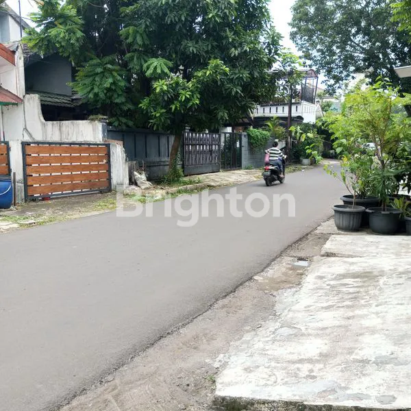 image RUMAH DIJUAL DENGAN HALAMAN LUAS DI TENGAH KOTA BOGOR (8)