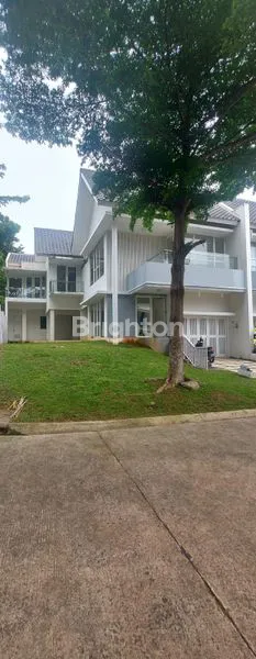 image RUMAH MEWAH 2 LANTAI DIHOOK DISENTUL CITY (1)