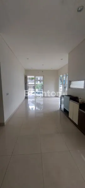 image RUMAH MEWAH 2 LANTAI DIHOOK DISENTUL CITY (2)