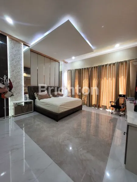 image RUMAH MEWAH HOEK DI PERMATA LIPPO KARAWACI TANGERANG (4)