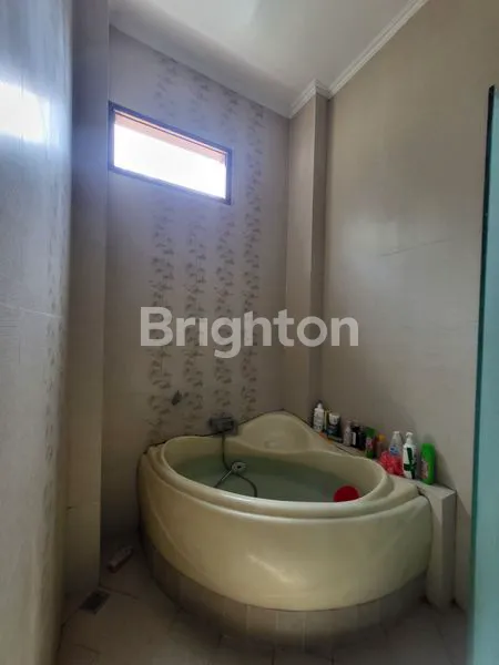 image RUMAH MEWAH HOEK DI PERMATA LIPPO KARAWACI TANGERANG (5)