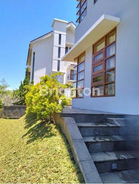 RUMAH MEWAH FULL FURNISHED SETRA DUTA BANDUNG UTARA