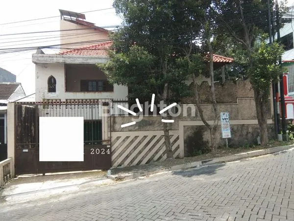 RUMAH STRATEGIS PINGGIR JALAN DEKAT PASAR