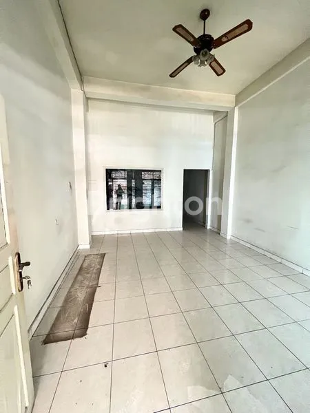 image RUMAH 3 LANTAI LOKASI STRATEGIS DI DAERAH SERSAN WAHAB, SEKIP PALEMBANG (3)