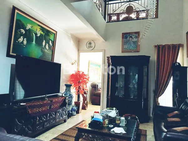 image RUMAH MEWAH ASRI NYAMAN DI SEKTOR 3 BINTARO (4)