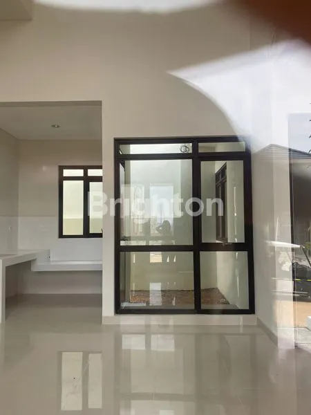 image RUMAH CANTIK DALAM CLUSTER NUANSA RESORT DAN VIEW PEGUNUNGAN DI SENTUL BOGOR (2)