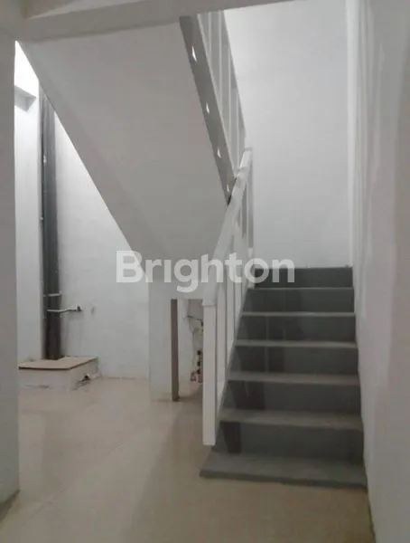 image RUMAH SIAP HUNI 1.5 LT DI WIGUNA TIMUR SURABAYA DEKAT MERR DAN TOL POCAN (2)