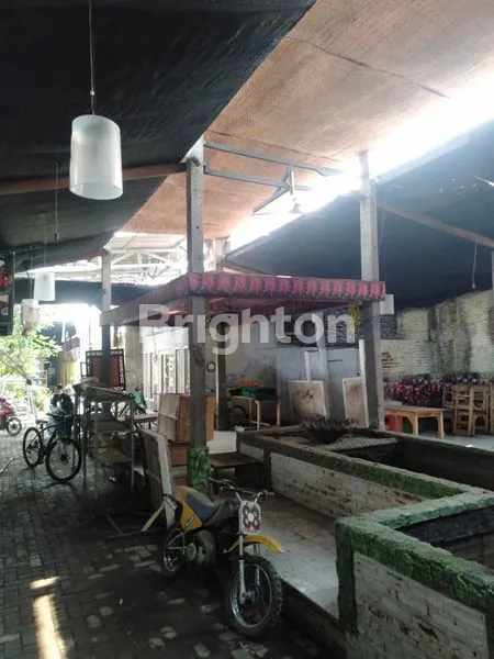 image RUMAH USAHA LUAS SIAP PAKAI DI TENGAH KOTA JOMBANG (3)