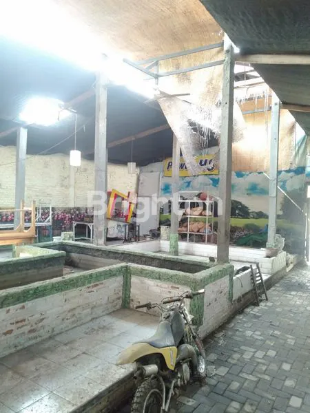 image RUMAH USAHA LUAS SIAP PAKAI DI TENGAH KOTA JOMBANG (7)