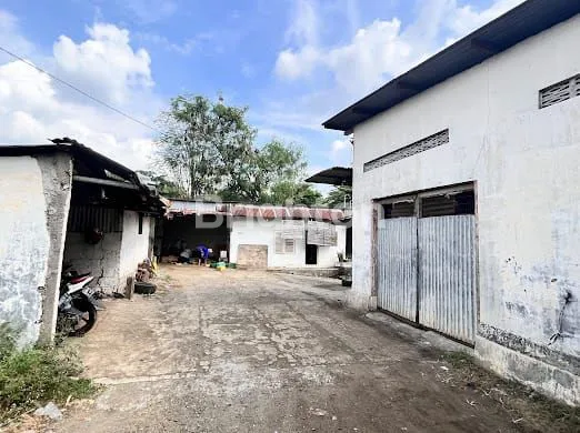 image POLOKARTO, SUKOHARJO, BANGUNAN HITUNG TANAH, TEMPAT LUAS, BANGUNAN BEKAS TERNAK AYAM, HARGA TERJANGKAU, LINGKUNGAN JAUH DARI PEMUKIMAN PENDUDUK, COCOK UNTUK GUDANG MAUPUN USAHA LAINNYA (5)