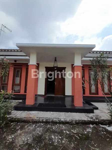 image KERTEN, LAWEYAN , SURAKARTA, RUMAH DENGAN HALAMAN LUAS, AKSES JALAN 2ARAH, LOKASI STRATEGIS TENGAH KOTA, 3 MENIT KE JALAN RAYA (1)