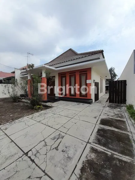 image KERTEN, LAWEYAN , SURAKARTA, RUMAH DENGAN HALAMAN LUAS, AKSES JALAN 2ARAH, LOKASI STRATEGIS TENGAH KOTA, 3 MENIT KE JALAN RAYA (2)