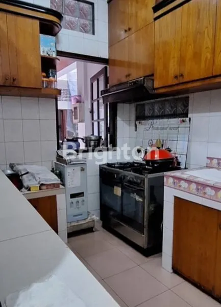 image RUMAH ASRI DENGAN KOLAM RENANG (3)