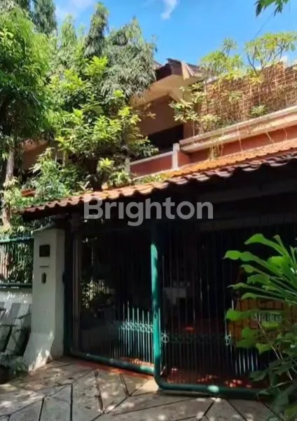 image RUMAH ASRI DENGAN KOLAM RENANG (5)