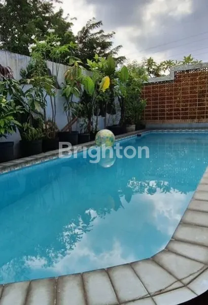 image RUMAH ASRI DENGAN KOLAM RENANG (6)