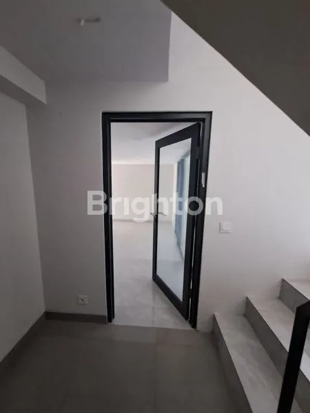 image RUMAH BSD  3 LANTAI AMERICAN CLASSIC, CLUSTER AETHER LEBAR 7 BADAN, GREENWICH, BSD CITY (5)