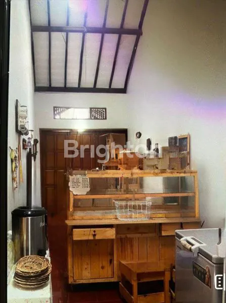 image RUMAH LAMA TERAWAT DI LOKASI STRATEGIS SUKALUYU BANDUNG (2)