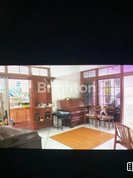 image RUMAH LAMA TERAWAT DI LOKASI STRATEGIS SUKALUYU BANDUNG (6)