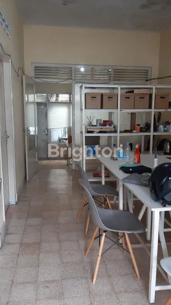 image RUMAH MODEL KLASIK DI DAERAH JL KAWI MALANG (2)