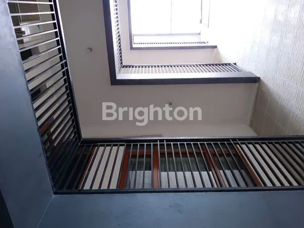 image RUMAH LUX 4 LANTAI DEKAT SUDIRMAN SEMANGGI - JAKARTA (2)