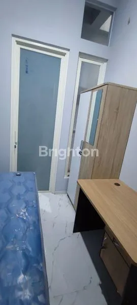 image KOS BARU GRESS DI UBAYA TENGGILIS JALAN RAYA (5)