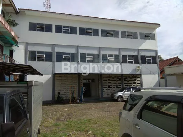 image BANGUNAN SERBAGUNA 3 LANTAI PARKIR LUAS (2)